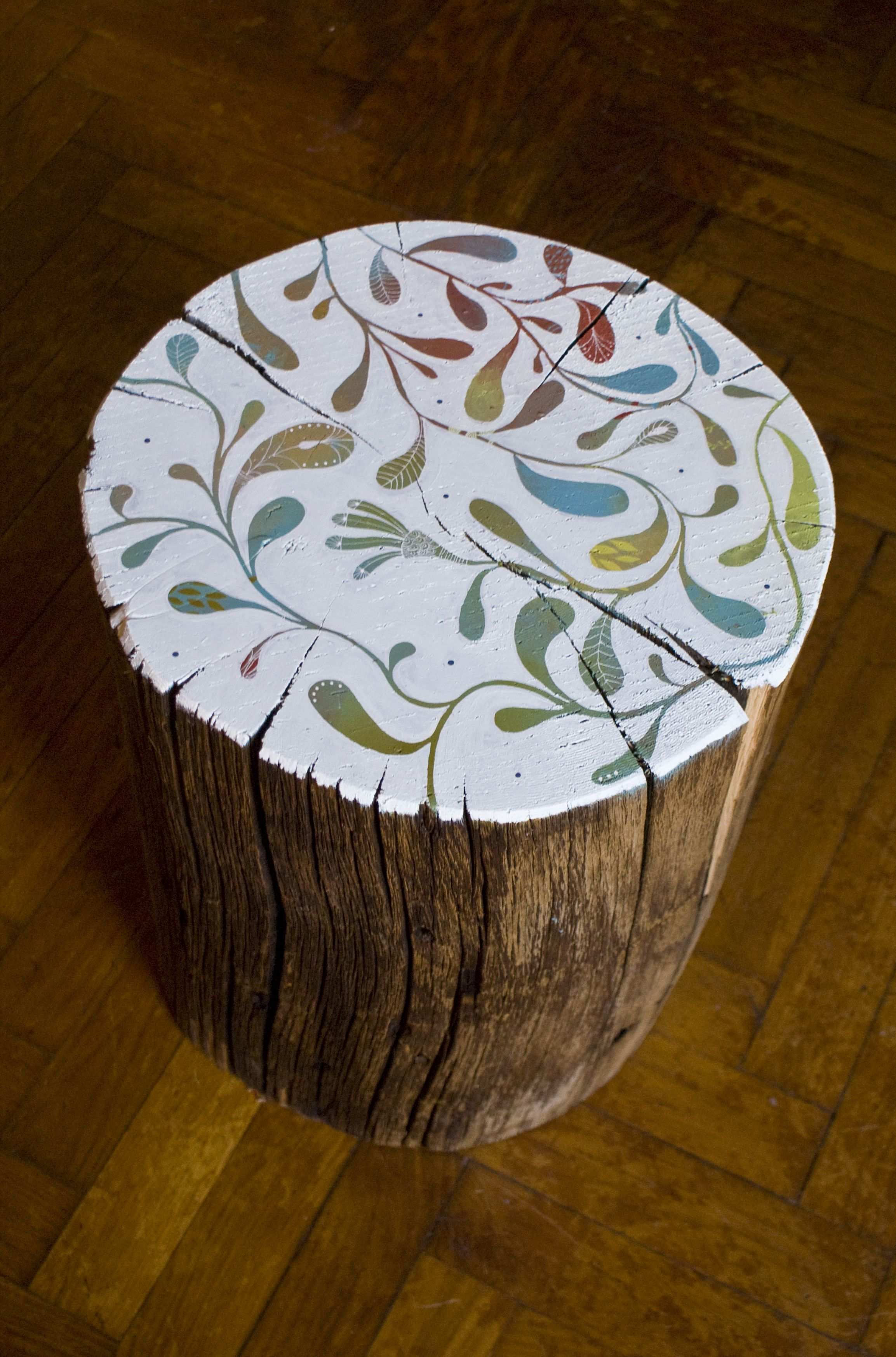 Log Table By Mondo Mombo Baumstamm Deko Bemalte Mobel Bemalte Stuhle