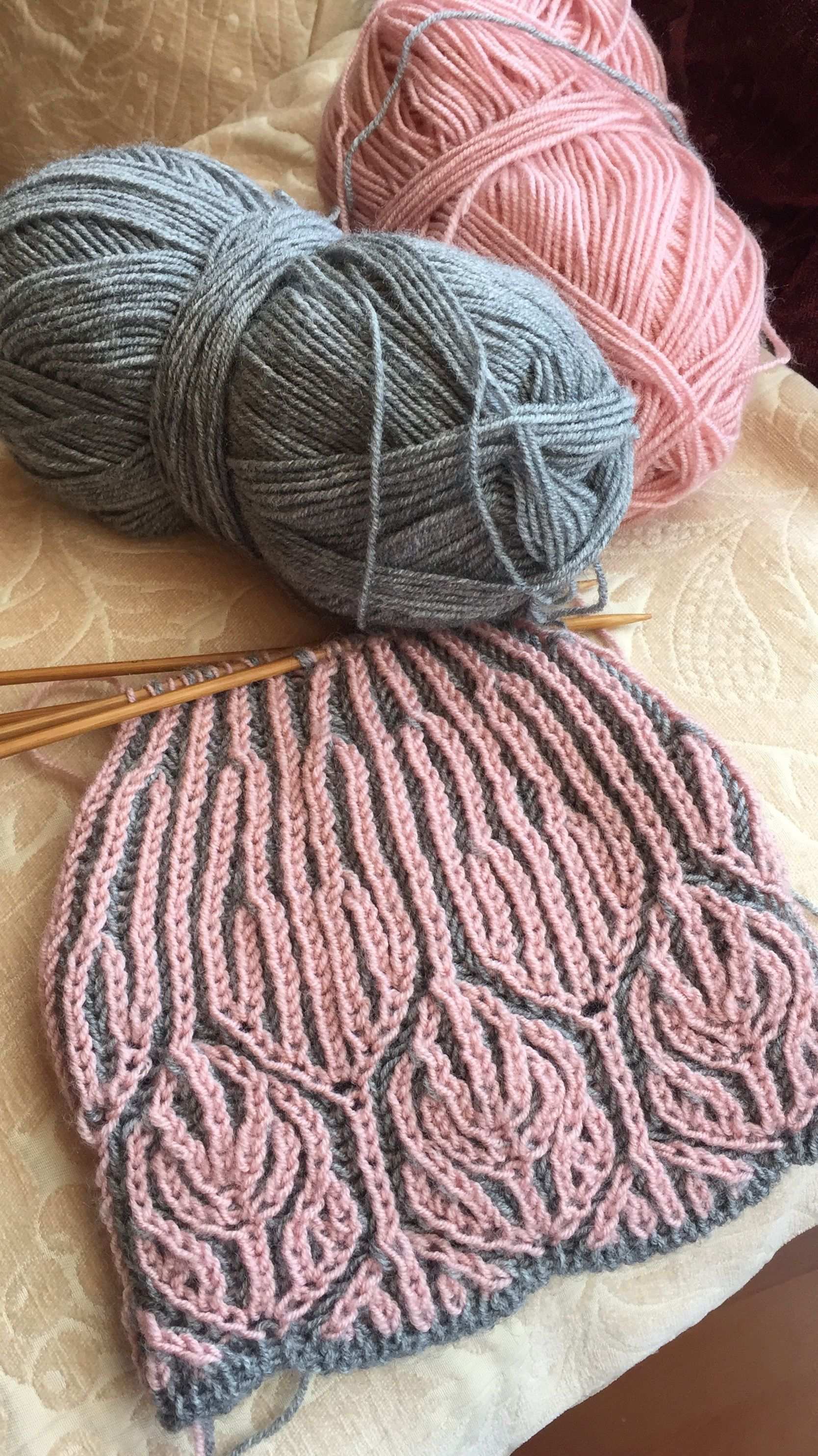 Pink Grey Brioche Knitting Ausser Fur Eine Farbkombinationsidee Welcome To Blog In 2020 Mutze Stricken Stricken Und Hakeln Strickmuster