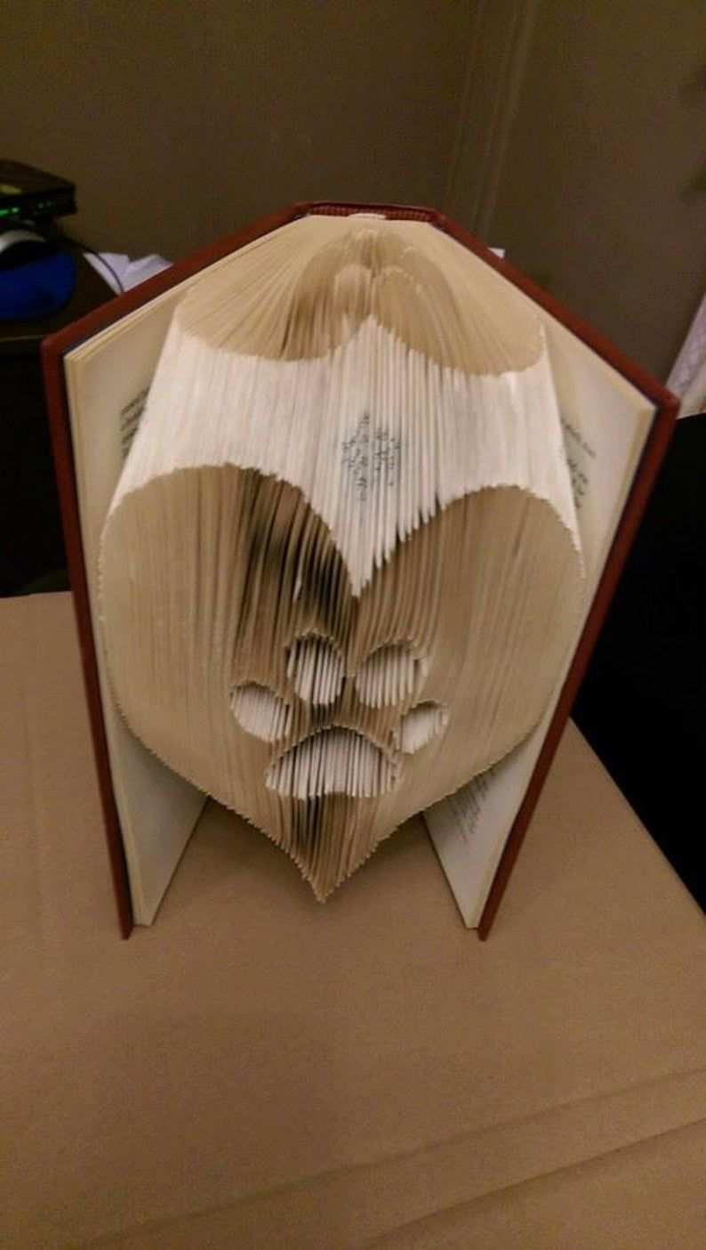 Paw In A Heart Folded Book Art Pattern Pdf Book Folding Book Origami Dog Cat Vet Free In In 2020 Bucherskulptur Bucher Falten Falzen
