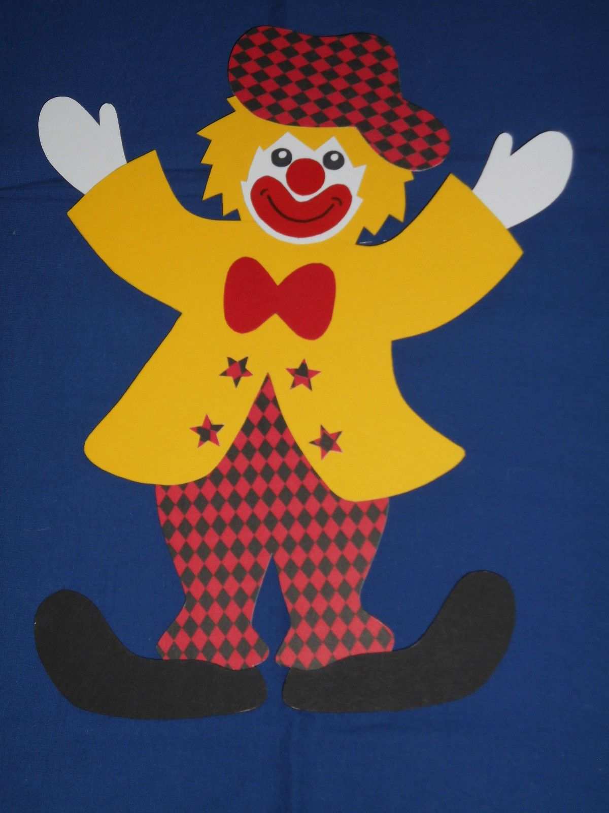 Fensterbild Tonkarton Clown Paco Gelbe Jacke Raute Karneval Fasching Deko Neu Eur 4 95 Biete Hier Eine Tolle F Bastelarbeiten Fasching Basteln Karneval Deko