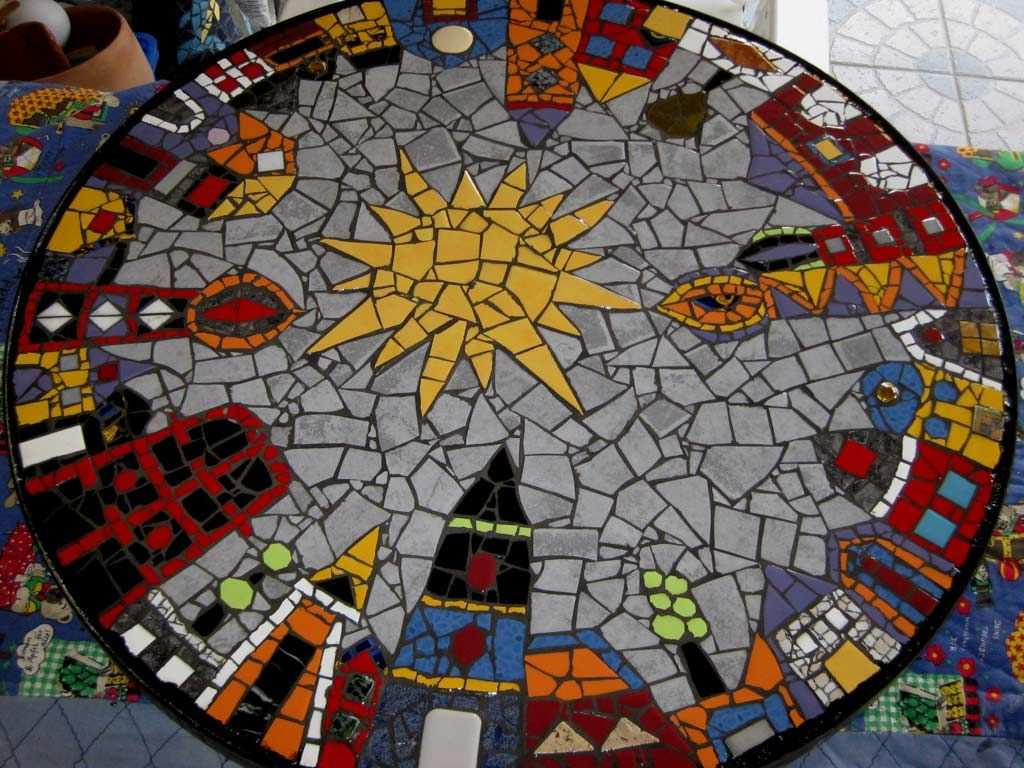Im Garten Caroline Jung Mosaikkunstlerin Aus Leidenschaft Ingolstadt Mosaik Kunst Mosaik Mosaik Muster Steine Mosaik