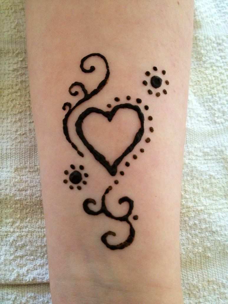 Simple Henna Tattoo On Hand In 2020 Beginner Henna Designs Henna Tattoo Designs Simple Small Henna Designs