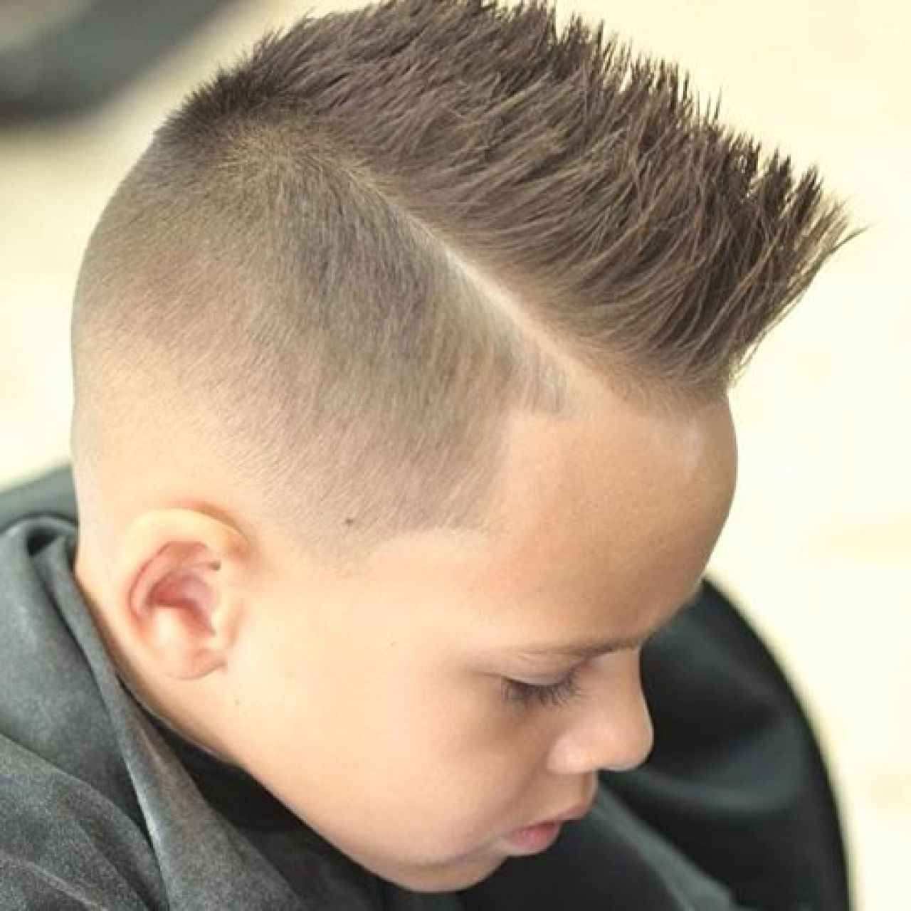 33 Am Coolsten Und Trendy Jungenhaarschnitte 2018 Jungs Frisuren Jungs Haarschnitte Kinder Haarschnitt Jungs
