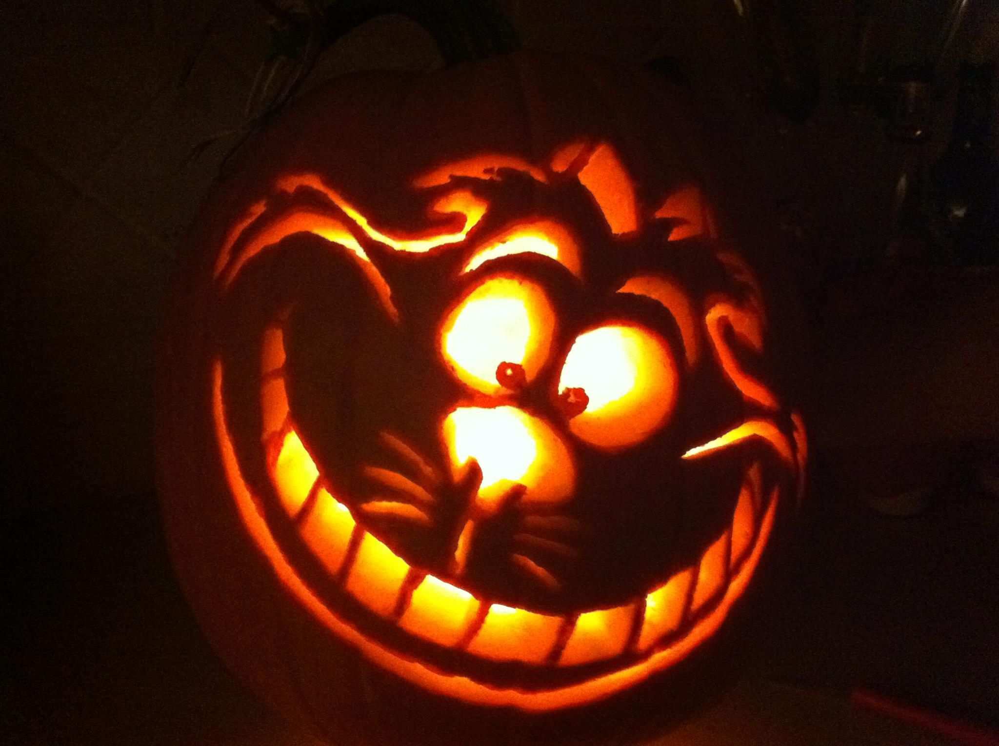 Cheshire Cat So Much Fun Carving This Pumpkin Halloween Kurbis Schnitzvorlagen Kurbisschnitzereien Kurbis Schnitzen Motive