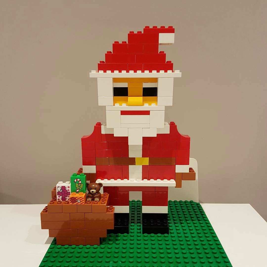 Hier Siehst Du Den Weihnachtsmann Aus Lego Duplo Der Uns Von Brickaddict De Gefallt Lego Weihnachten Lego Lego Duplo Bauanleitung