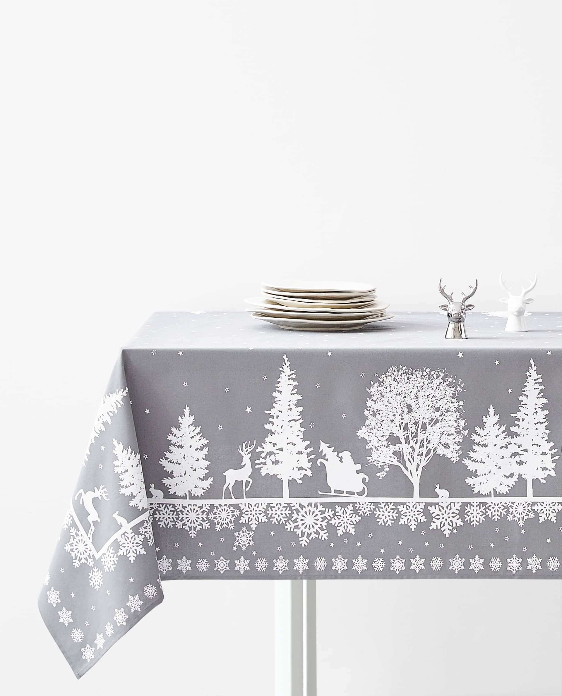 Tischdecke Mit Waldprint Tischdecken Und Servietten Tisch Weihnachten Zara Home Deutschland