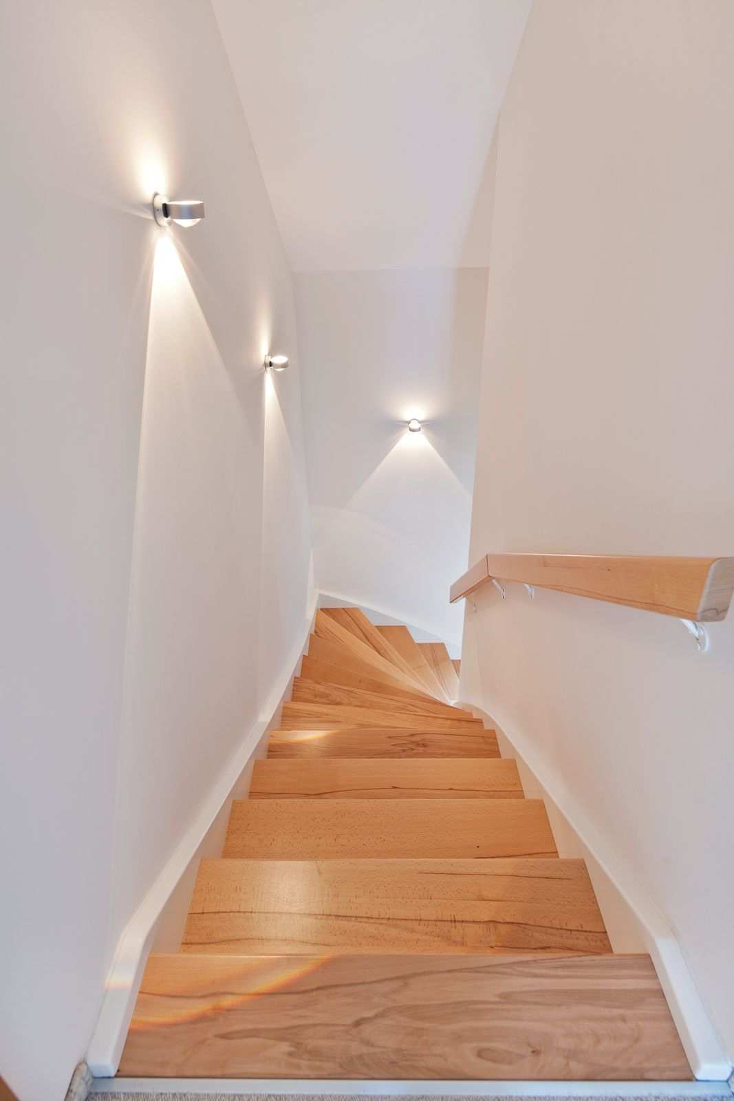 Holztreppe Mit Beleuchtung Inspiration Treppenhaus Beleuchtung Treppenbeleuchtung Treppen Design